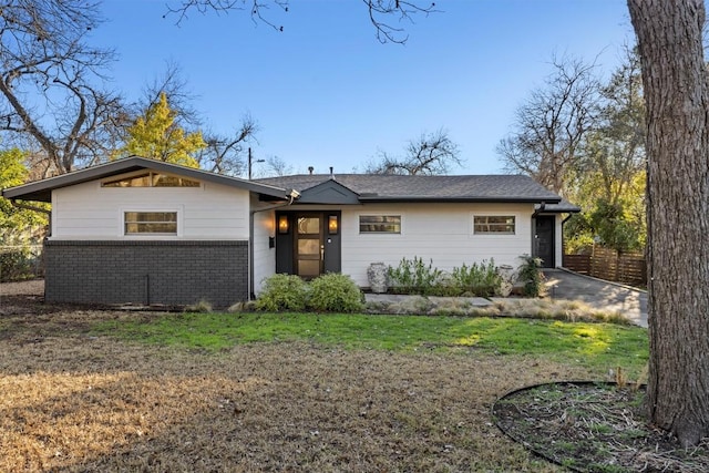 ranch-style home with a front yard