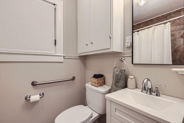 bathroom with vanity, toilet, and a shower with shower curtain