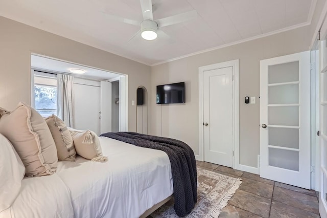 bedroom with crown molding and ceiling fan