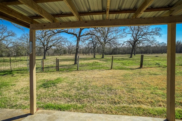 view of yard featuring a rural view