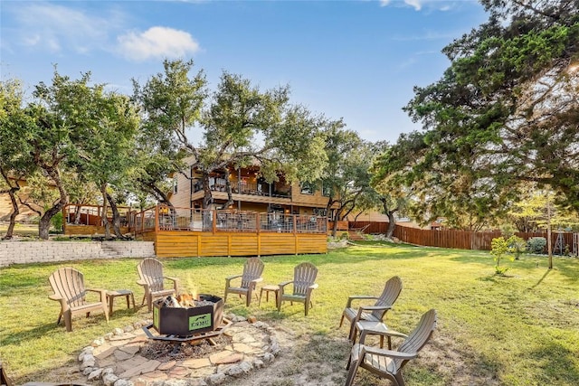 view of yard featuring an outdoor fire pit