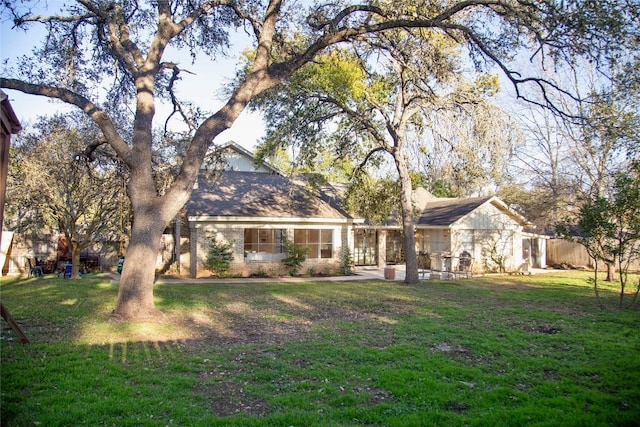 view of front of home featuring a front lawn