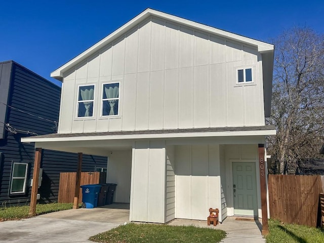 view of front of property featuring a carport