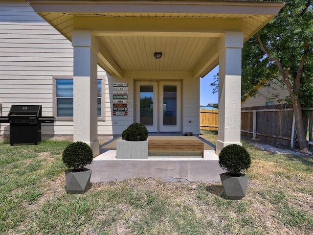 entrance to property featuring a yard