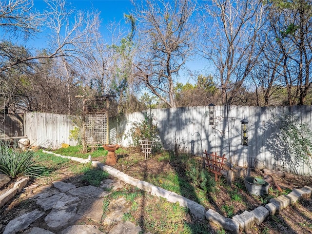 view of yard featuring a water view