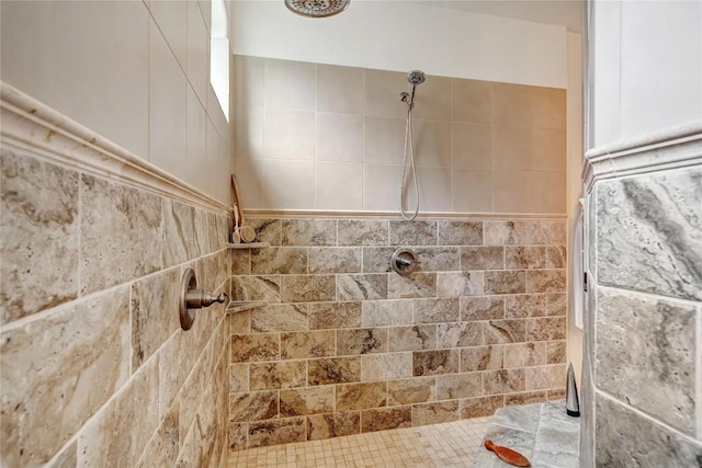 bathroom featuring tiled shower