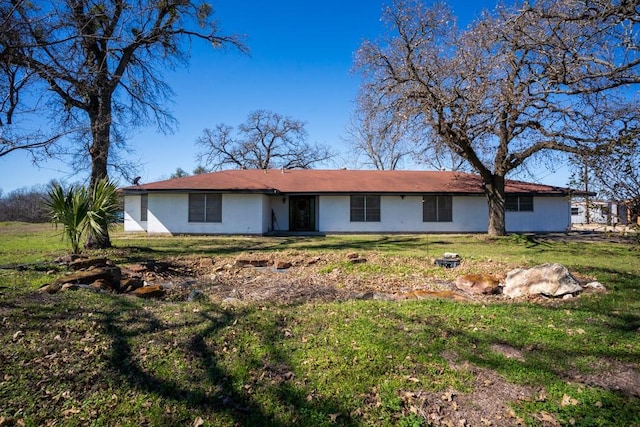 back of house featuring a yard