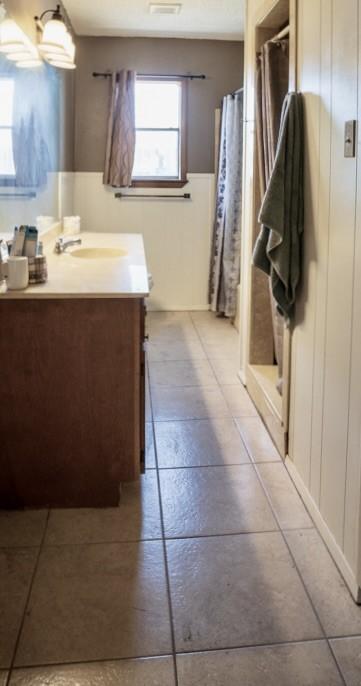 bathroom featuring vanity and a shower with shower curtain