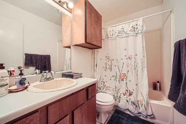 full bathroom with shower / tub combo with curtain, vanity, and toilet