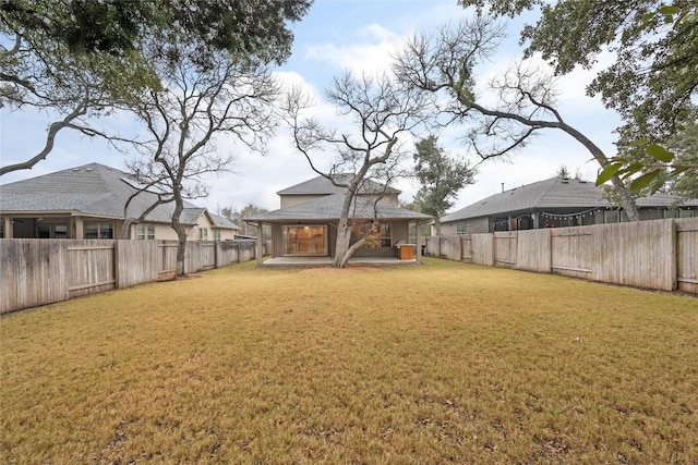 view of yard featuring a patio