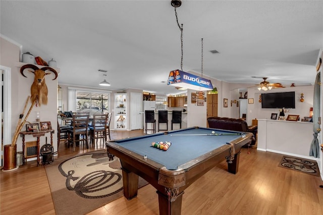 rec room featuring ceiling fan, indoor bar, hardwood / wood-style floors, and pool table