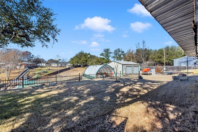 view of yard featuring an outdoor structure