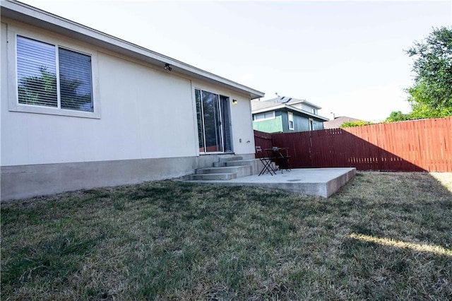 view of yard featuring a patio area