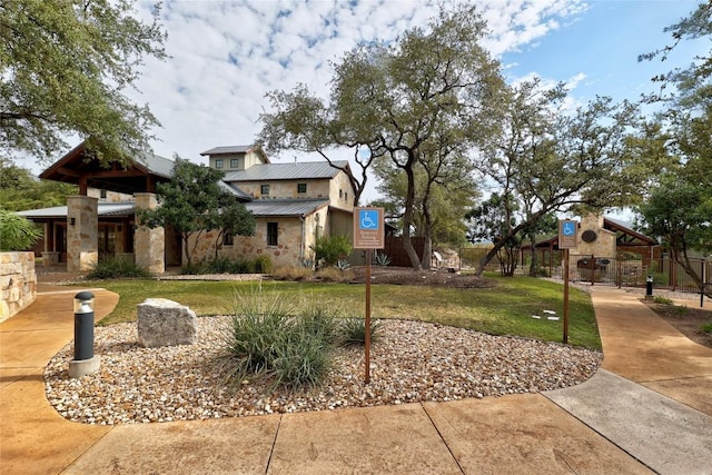 view of front facade with a front yard