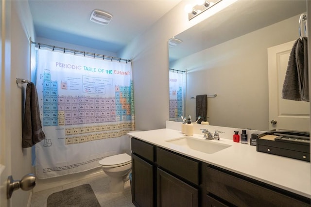 bathroom with a shower with curtain, vanity, and toilet