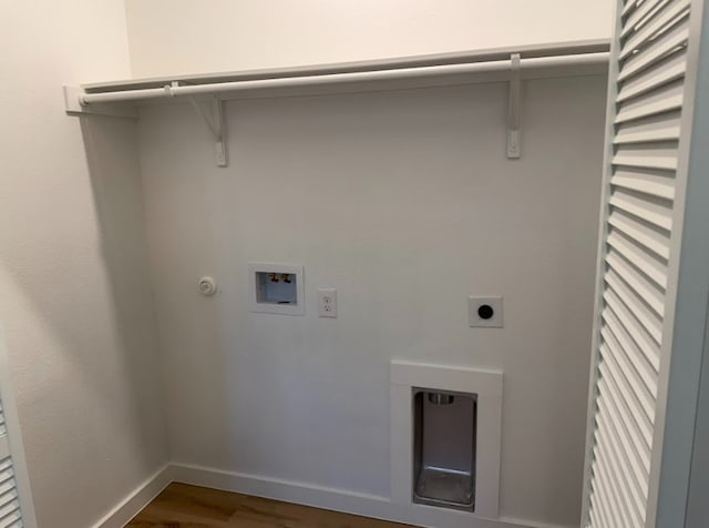 240 Shadow Oak Dr, Bastrop, TX 78602 - laundry room featuring electric dryer hookup, hookup for a washing machine, gas dryer hookup, dark wood finished floors, and baseboards