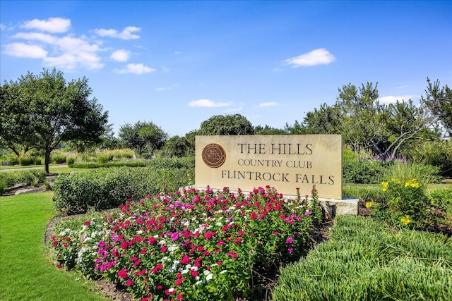 view of community / neighborhood sign