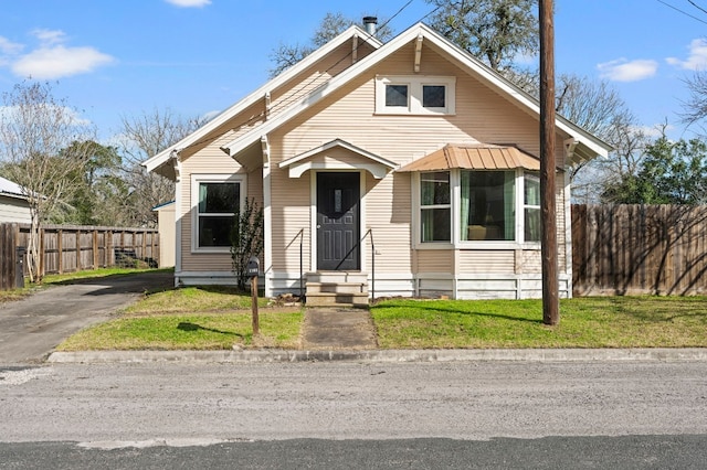 view of front of house featuring a front yard