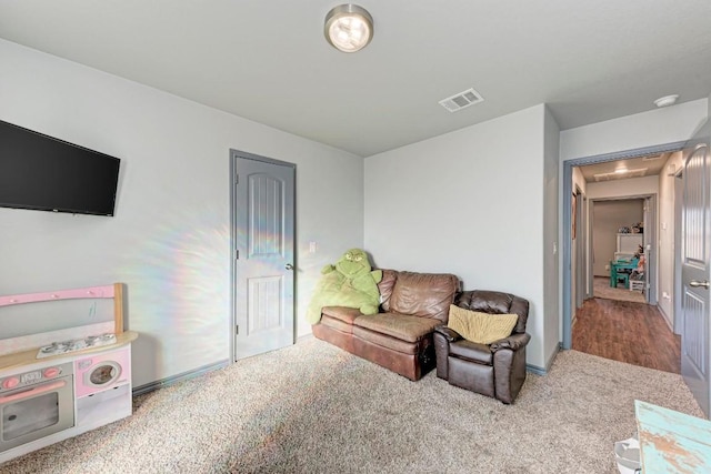 sitting room featuring carpet