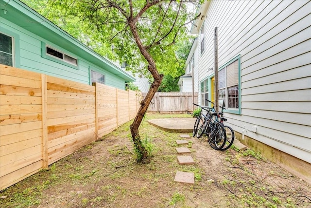 view of yard with a patio