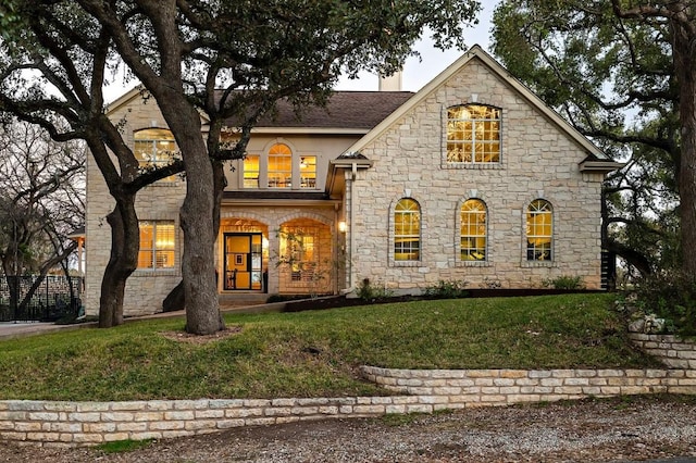 view of front of property with a front lawn