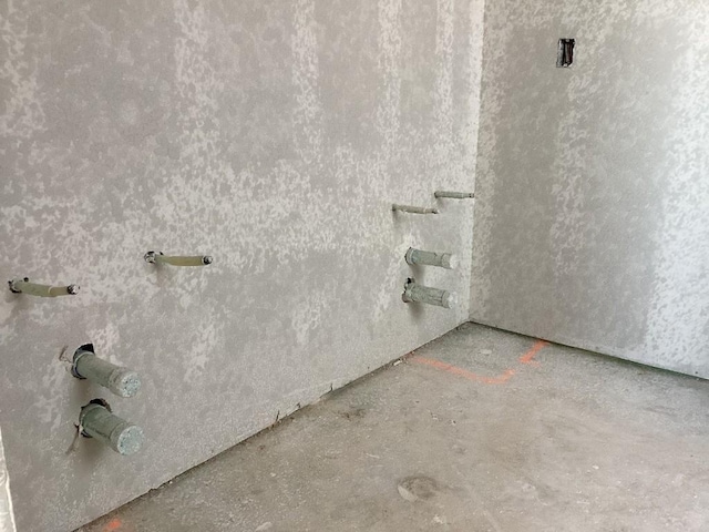 bathroom with concrete flooring