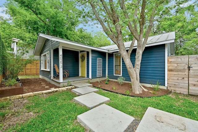 view of front of house with a front yard