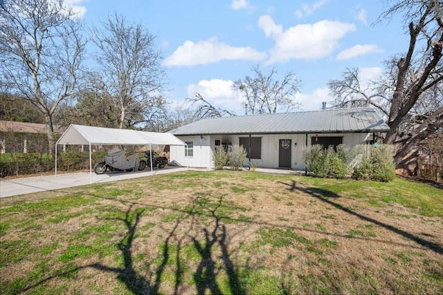 ranch-style house featuring a carport and a front yard