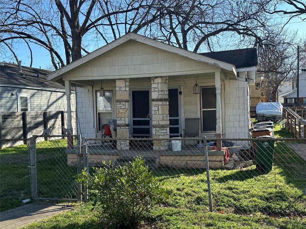 bungalow with a front yard