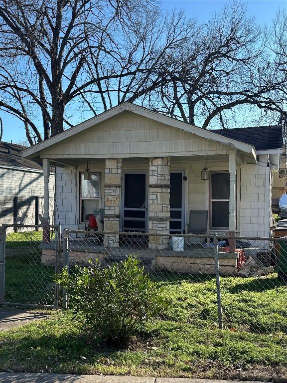 view of front of house featuring covered porch