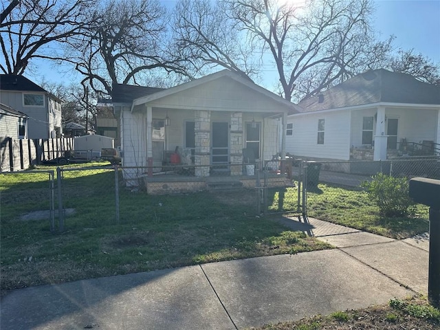 view of front facade featuring covered porch and a front lawn