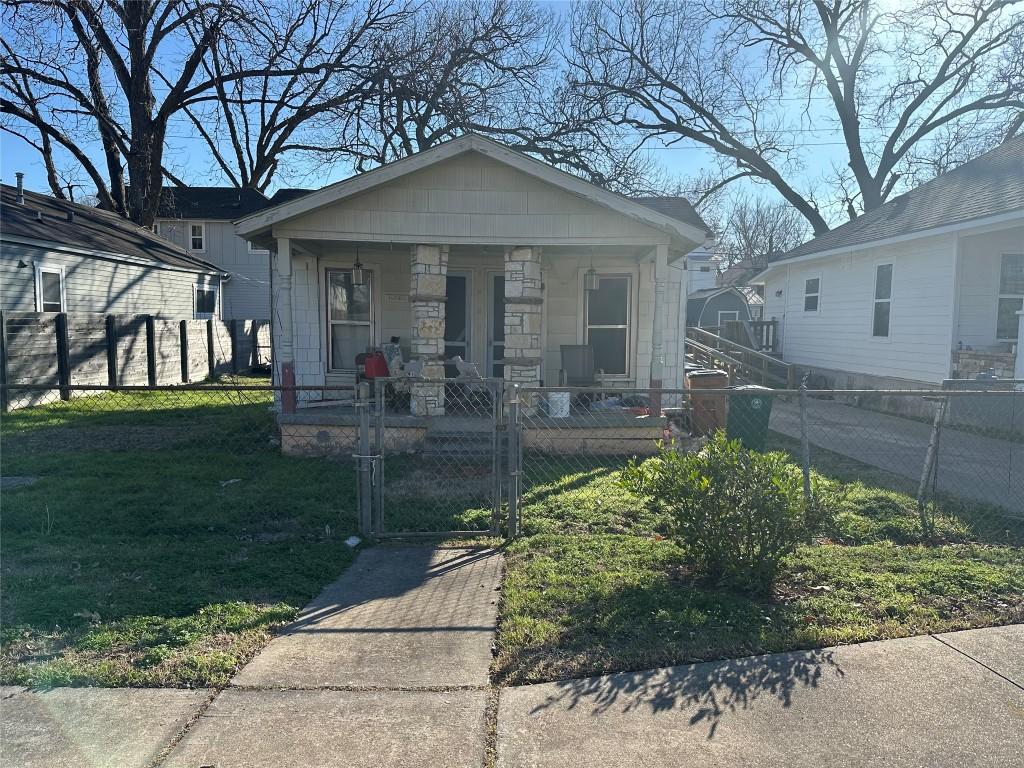 bungalow-style house with covered porch