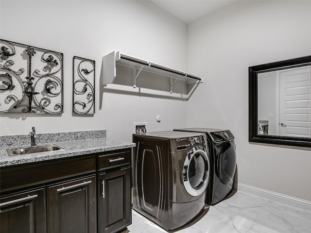 laundry area with wet bar, cabinets, and washing machine and clothes dryer