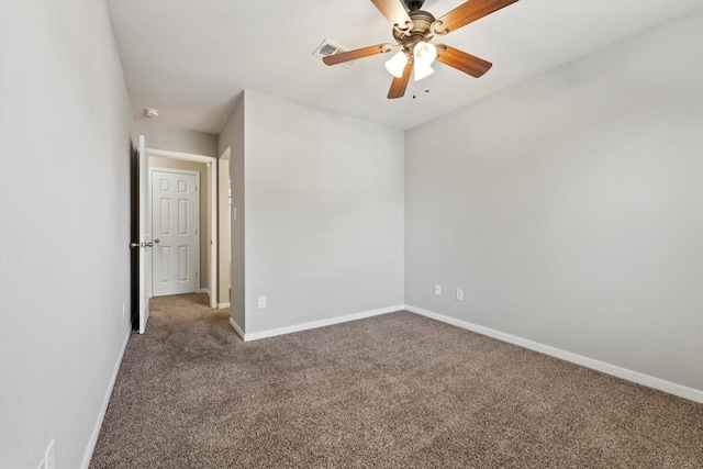 carpeted empty room featuring ceiling fan