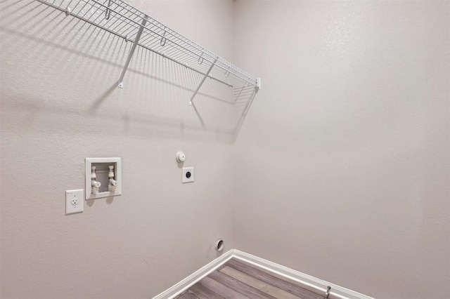 clothes washing area with washer hookup, wood-type flooring, hookup for an electric dryer, and gas dryer hookup