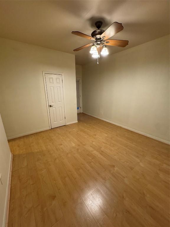 unfurnished room featuring light hardwood / wood-style floors and ceiling fan