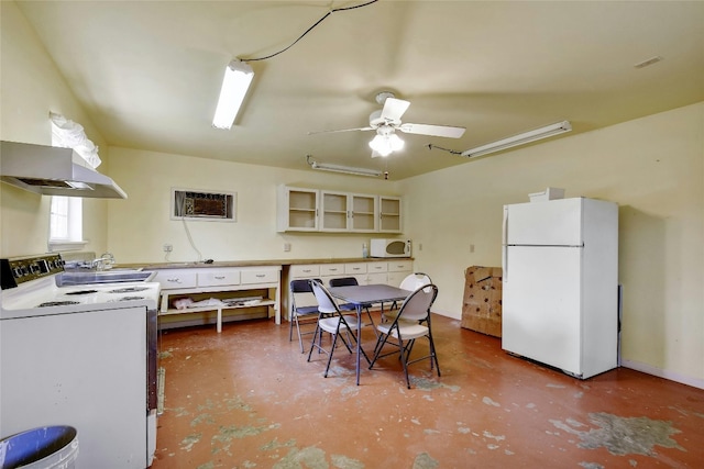 kitchen featuring ceiling fan, a wall mounted air conditioner, concrete floors, and white appliances