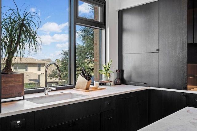 bathroom featuring sink