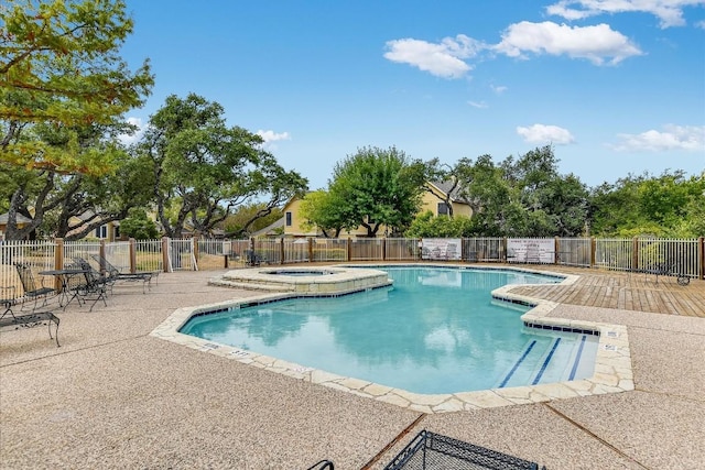 11901 Swearingen Dr Unit 37, Austin, TX 78758 - community pool with a community hot tub and a patio