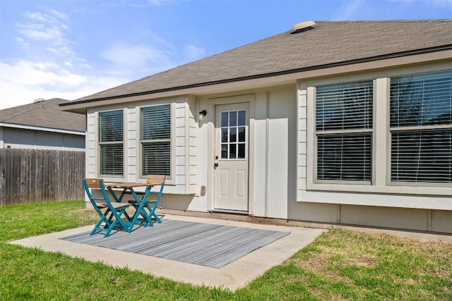 entrance to property featuring a yard