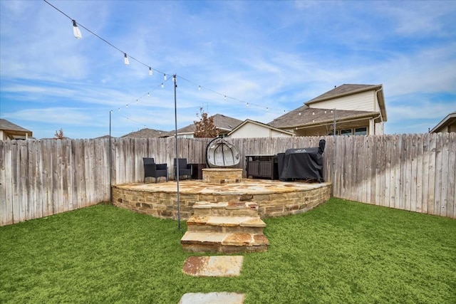 view of yard featuring a patio area