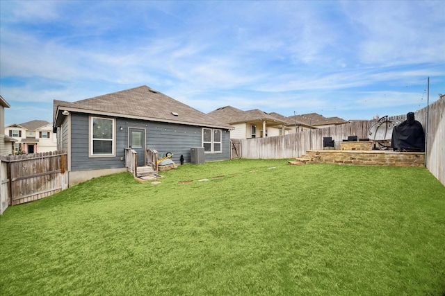 back of house featuring a lawn