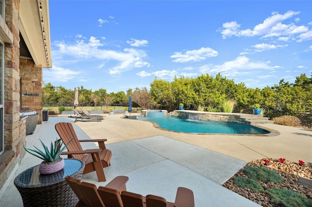 view of pool featuring an in ground hot tub, pool water feature, and a patio area