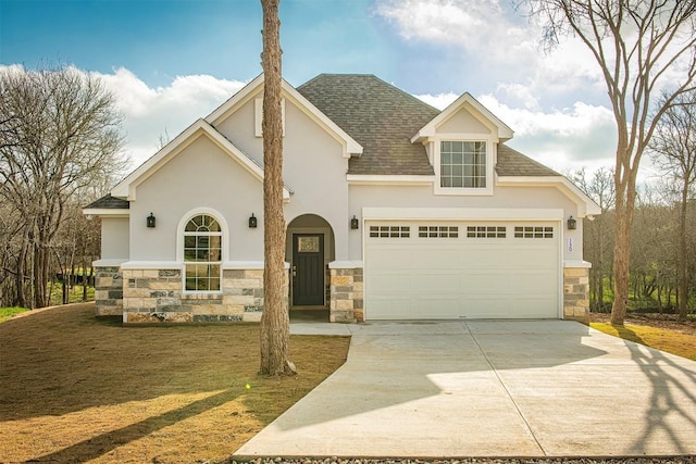 view of front facade with a garage and a front yard