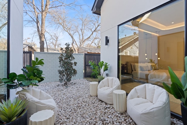 view of yard with outdoor lounge area