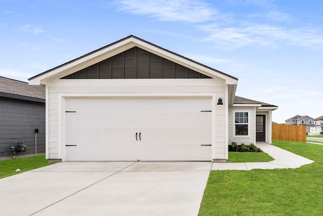 ranch-style home with a front yard