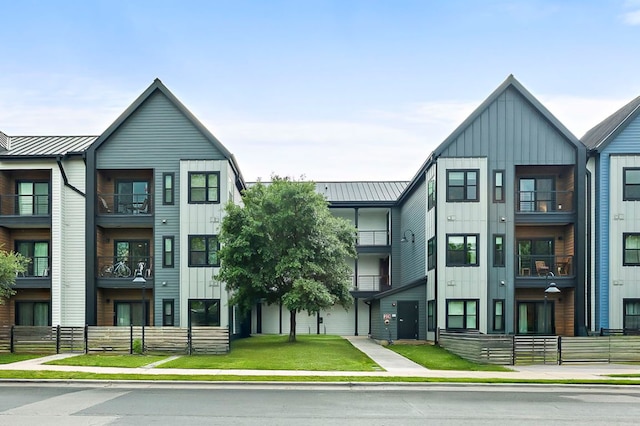 3101 Govalle Ave Unit 106, Austin, TX 78702 - view of property with fence