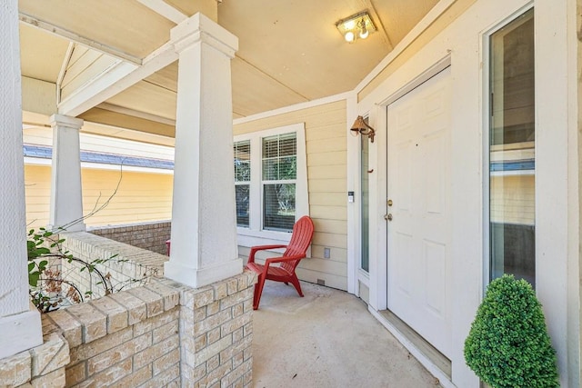 entrance to property featuring a porch