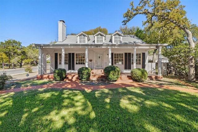 view of front of home featuring a front lawn and covered porch