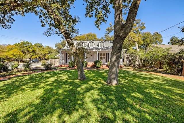 new england style home featuring a front lawn